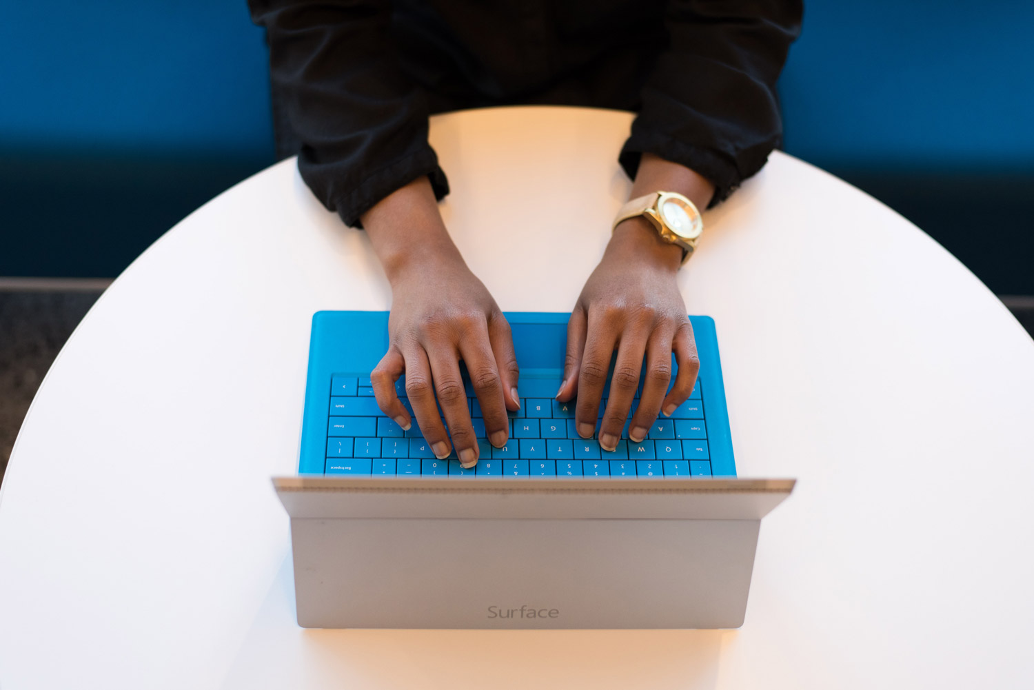 Alliance_Francaise-Caraibe_ordi-clavier
